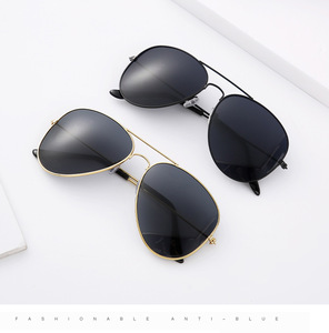 <span class=keywords><strong>Occhiali</strong></span> <span class=keywords><strong>da</strong></span> <span class=keywords><strong>Sole</strong></span> Promozionali di Qualità Retrò per Uomo, Montatura in Metallo Stile Aviatore, Protezione UV400, Design Bling Star - Product Image 3