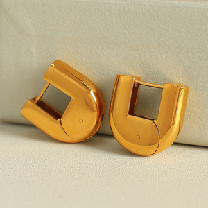 ต่างหูทรงตัวยูทันสมัย ดีไซน์เรขาคณิต ทำจากโลหะผสมสังกะสีสีทอง สำหรับผู้หญิง เครื่องประดับโดดเด่น - Product Image 2