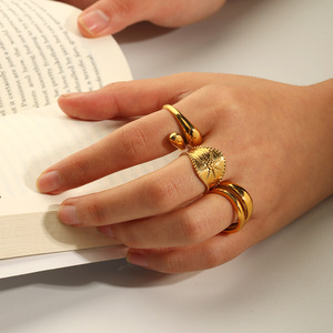 Suave fundido al por mayor pulido a mano 18K chapado en oro estilo vintage Acero inoxidable geométrico doble anillo para niños - Product Image 4