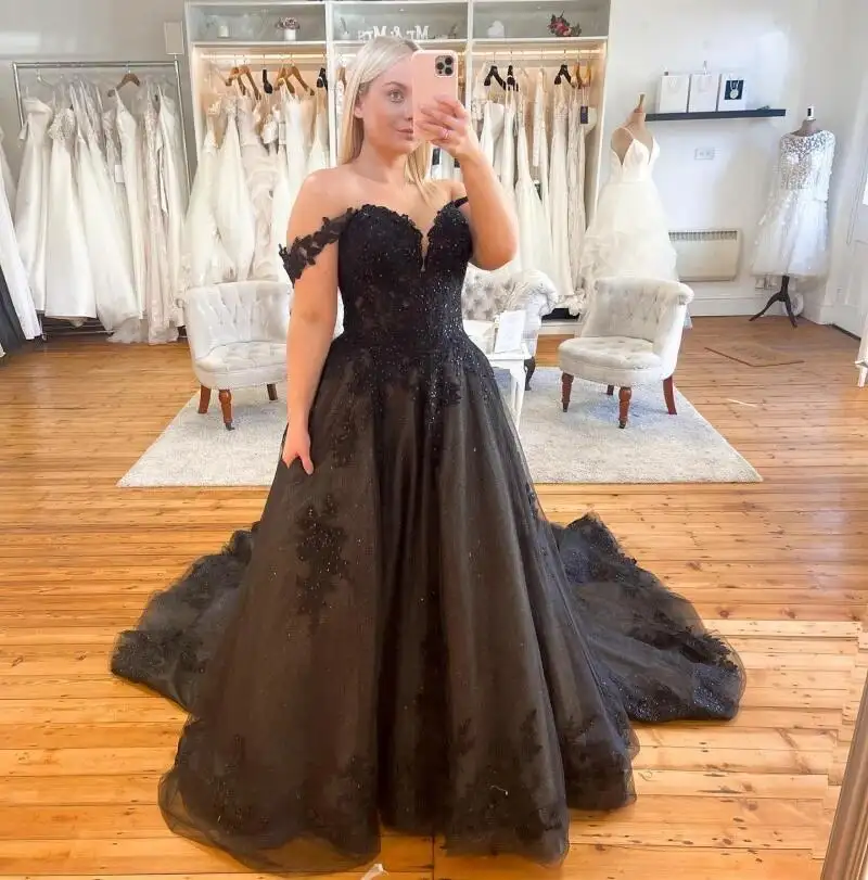 Vestidos de novia góticos de talla grande y Color negro, vestidos de boda y hombros descubiertos con cuentas hechos A medida, de encaje suave