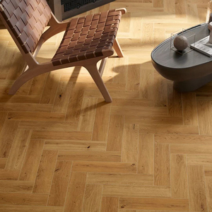 Parquet en chêne européen à trois couches, pressé à chaud, grade AB, imperméable, à joint mâle et femelle, 18 mm, en chevrons, pour projets immobiliers - Product Image 1
