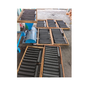 Carbón negro en forma de briquetas hecho de madera dura que proporciona calor constante, minimiza la ceniza, ofrece una experiencia de asado limpia y sabrosa. - Product Image 5