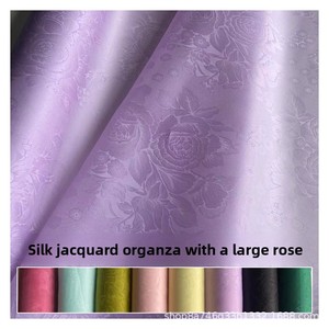 Tissu en organza <span class=keywords><strong>de</strong></span> <span class=keywords><strong>soie</strong></span> jacquard 100% mûrier, grandes roses, 12 mm, 140 cm, 58 g/m² - Product Image 1