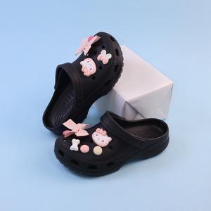 Sandalias Crocs para niñas de Hello Kitty, zapatos de playa de verano con suela blanda blanca para niños con decoraciones de dibujos animados - Product Image 2