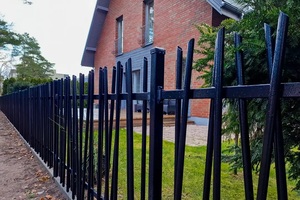Jardin métallique Clôture moderne pour l'extérieur sans rouille comme le bambou Barre d'acier verticale primitive désordonnée Clôture de la jungle - Product Image 4