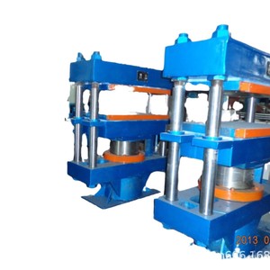 เครื่องอัดไฮดรอลิกสี่เสา 380 โวลต์ ควบคุมด้วย PLC สำหรับการวัลคาไนซ์ยาง - Product Image 5