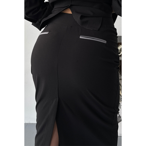 Ensemble décontracté 2 pièces : veste courte noire et jupe au-dessus du genou, avec haut assorti - Product Image 1