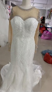Robe de mariée sirène africaine 2026, col rond illusion, perles, manches longues transparentes, tulle lourd scintillant, coupe ajustée - Product Image 4