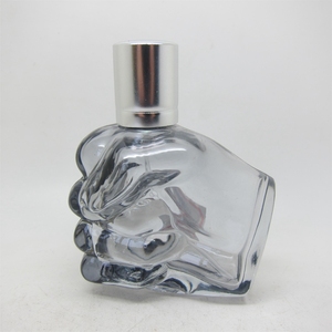 Flacon de <span class=keywords><strong>parfum</strong></span> en verre noir de luxe de 80 ml en forme de <span class=keywords><strong>poing</strong></span> avec bouchon en aluminium noir - Product Image 6