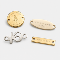 Étiquette de marque en émail dur, logo métallique pour vêtements, chaussures, sacs à main, parfums, plaque métallique en époxy, échantillon rapide, fourniture personnalisée de qualité supérieure