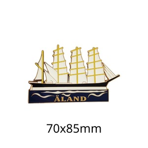 Pin de solapa de esmalte personalizable con características culturales regionales de Finlandia, mapa, bandera y edificios, recuerdo turístico, venta al por mayor, insignia metálica - Product Image 5