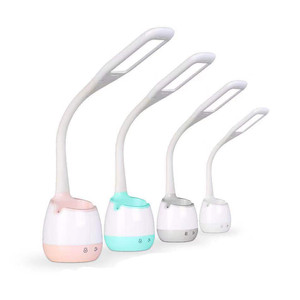Candeeiro de mesa com relógio, luminária de mesa com suporte para caneta e calendário e luz noturna RGB - Product Image 3