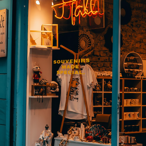 Pegatinas de letras de vinilo naranja personalizadas para la señalización y promoción de escaparates de la tienda de velas, resistente al agua y al desgarro - Product Image 1