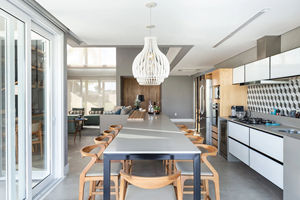 Sgabello da Bar in <span class=keywords><strong>Legno</strong></span> MORE DESIGN con Cuscino Bianco e Braccioli, per Caffetteria, Ristorante, <span class=keywords><strong>Cucina</strong></span>, Bancone - Product Image 4
