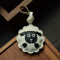 Breloque de sac en peau de mouton peinte sur les bords, porte-clés de voiture en cuir fin, motif dessin animé, pendentif fait main en laine festonnée, conception OEM personnalisée