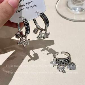 Boucles d'oreilles tendance et élégantes pour femme, motif cœur et Saturne, en émail de haute qualité, style Empress Dowager Vivienne - Product Image 2