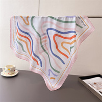 Foulard carré classique à rayures pour femme, doux et fin, 70*70CM, en polyester effet soie, châle décoratif de plage