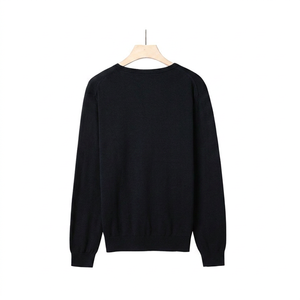 Pull à col en V pour homme avec logo personnalisé, pull en coton 100% GOTS à manches longues, tricot décontracté d'hiver pour homme - Product Image 2