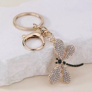 Elegante Llavero Mosquetón de Aleación de Zinc con Diseño de Libélula de Cristal, Impermeable, Impresión Tipográfica, Accesorio de Moda de Lujo para Bolsos - Product Image 3