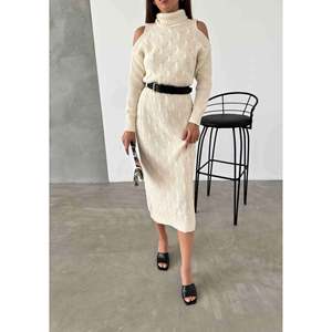 เดรสไหมพรมรัดเข็มขัด สีเบจ สไตล์ลำลอง คอเต่า แขนเว้า ความยาวปานกลาง - Product Image 1