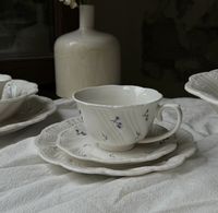 Ensemble tasse et soucoupe à café en céramique gaufrée florale, style rétro, luxe léger et contemporain, personnalisable, 200 ml, portable, cadeau personnel