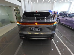 Nuovissimo SUV Elettrico Deepal S07 2025 con Guida a Sinistra, Interni Scuri, Sedili in Pelle - Fornitura Affidabile e Spedizione dal Mercato Premium - Product Image 3