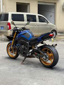 Yamaha <span class=keywords><strong>FZ1</strong></span> 1000cc Moto Naked a Quattro Cilindri in Linea Blu con Forcella Anteriore Dorata e Cerchi Dorati - Product Image 4