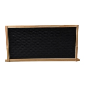 Marcos de Madera de Pino para Colmena Langstroth de Gran Calidad con Base de Plástico Pre-ensamblada - Product Image 1