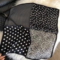 Écharpe en soie carrée personnalisée de 70 cm pour femmes, motif monochrome noir et blanc à pois, à carreaux, avec franges