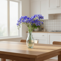 Fleur artificielle élégante faite à la main Primula Malacoides avec fausse eau dans un vase en verre pour la décoration de la maison et du mariage