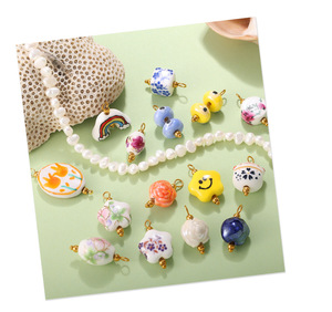 Galerie de peintures céramiques |   Perles en céramique peintes à la main avec breloques en acier inoxydable plaqué or PVD 18 carats pour enfants – Tendance DIY - Product Image 6