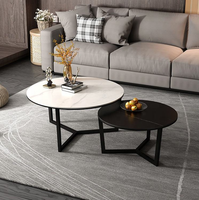 Ensemble de tables basses gigognes au design minimaliste moderne, plateau en pierre frittée durable, structure en fer, hauteur réglable, gain de place