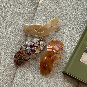 Qijin ปิ่นปักผมถักสไตล์ฝรั่งเศสใหม่โลโก้ตามสั่งเครื่องประดับแฟชั่นหรูหราสำหรับผู้หญิงขายส่ง - Product Image 4