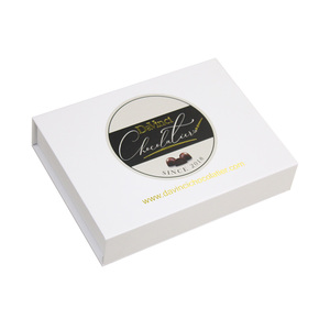 Cajas de Embalaje de Cartón para Ropa de Lujo Personalizadas, Caja de Regalo Magnética Blanca Mate con Inserto de PET - Product Image 1