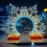 Illuminazione LED Impermeabile IP65 a Forma di Cappello di Babbo Natale per Decorazioni Festive Interne/Esterne, Giardini, Piazze, Centri Commerciali e Parchi