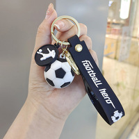 Porte-clés personnalisés en vente flash, mini porte-clés en PVC de simulation de dessin animé, football, pendentif pour sac à dos, cadeau en gros