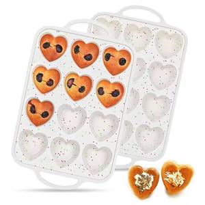 MUYULINS Factory Moule à cupcakes en silicone en forme de cœur, 12 cavités, antiadhésif LFGB, sans BPA, avec cadre métallique renforcé, pour gâteaux de style américain - Product Image 1