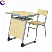Bureaux et chaises d'école modernes en acier robustes et stables à hauteur fixe avec plateau en bois pour une utilisation en classe