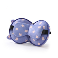 Oreiller de voyage 2 en 1 pour la sieste et le cou avec masque pour les yeux.