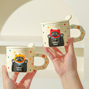 Tasse en céramique créative à pois colorés et simples poupées magnétiques de dessin animé mignon Couple tasses à café avec couvercles et cuillères - Product Image 2