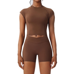 Shorts de yoga sportifs pour femmes, simples, écologiques, respirants, en spandex/nylon, logo frontal, extensible dans les quatre sens - Product Image 2
