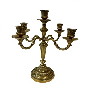 Candélabre décoratif à 5 bras en laiton, finition couleur or, artisanat métallique fait main, porte-bougie de luxe pour table, pour la décoration - Product Image 1