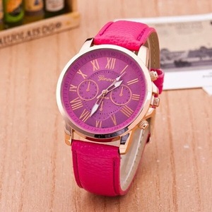 Reloj con correa de cuero, reloj de cuarzo de doble capa con números romanos y tres esferas decorativas. - Product Image 1