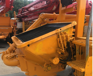 Camión Bomba de Concreto Diésel Isuzu Usado de 37m, 42m, 48m, 52m Montado en Camión con Capacidad de 18m³/h y Alcance Vertical de 120m - Product Image 6