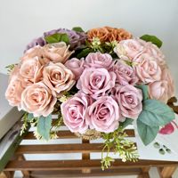 YL Neuerscheinung Trendige Künstliche Blumen Rose Hochzeitsdekoration Florale Arrangements 7-Köpfiger Seiden-Simulationsrosenstrauß