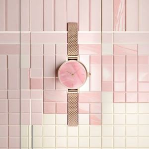 Montre pour femme rose haut de gamme personnalisée, marque privée, mouvement japonais, style business et mode, fabriquée par des horlogers d'élite avec des cristaux. - Product Image 1