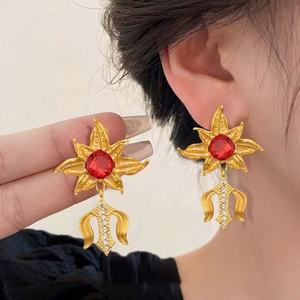 ต่างหูทรงหยดน้ำสไตล์วินเทจหรูหราแบบพระราชวัง พร้อมเข็มเงินและเพชรประดับลายดอกทานตะวัน - Product Image 1