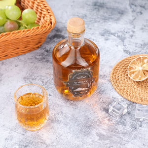 Promotion 300ml bouteilles en verre à fond épais pour distillerie de tequila <span class=keywords><strong>prix</strong></span> de la <span class=keywords><strong>vodka</strong></span> <span class=keywords><strong>russe</strong></span> boisson alcoolisée boissons liège en bois - Product Image 6