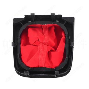 Funda para Palanca de Cambios de Volkswagen Golf 6, en Cuero Rojo Terciopelo, Lavable - Product Image 3