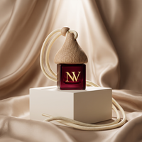 Bouteille diffuseur de parfum pour voiture en verre carré vide de 8 ml, personnalisable, avec bouchon en bois, désodorisant suspendu, vente en gros, directement de l'usine